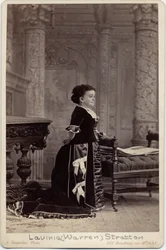 Mercy Lavinia Warren Bump Stratton, pseudonym: Mrs Tom Thumb (1841-1919), performer, dværg, hustru til Charles Sherwood Stratton, psudonym: General Tom Thumb (1838-83); foto af A Bogardus, New York (alb